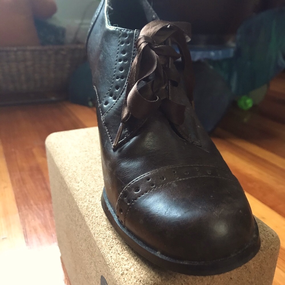 Vintage looking ankle boot, dark brown, size 8 1/2